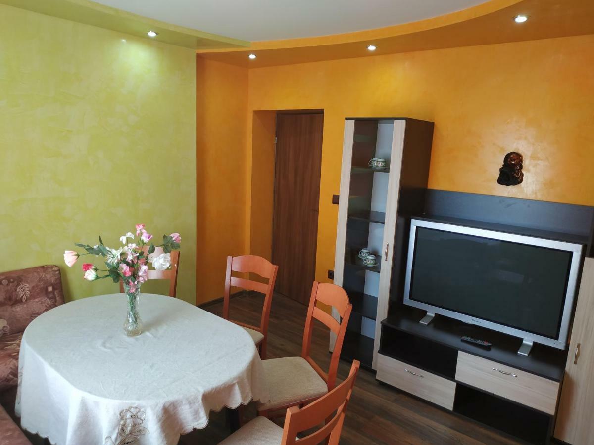 вийг Apartment *